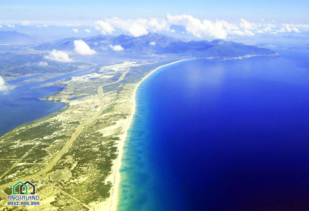 Bãi biển đẹp nhất hành tinh mà các khách hàng sẽ được tận hưởng tại dự án căn hộ KN Paradise Cam Ranh