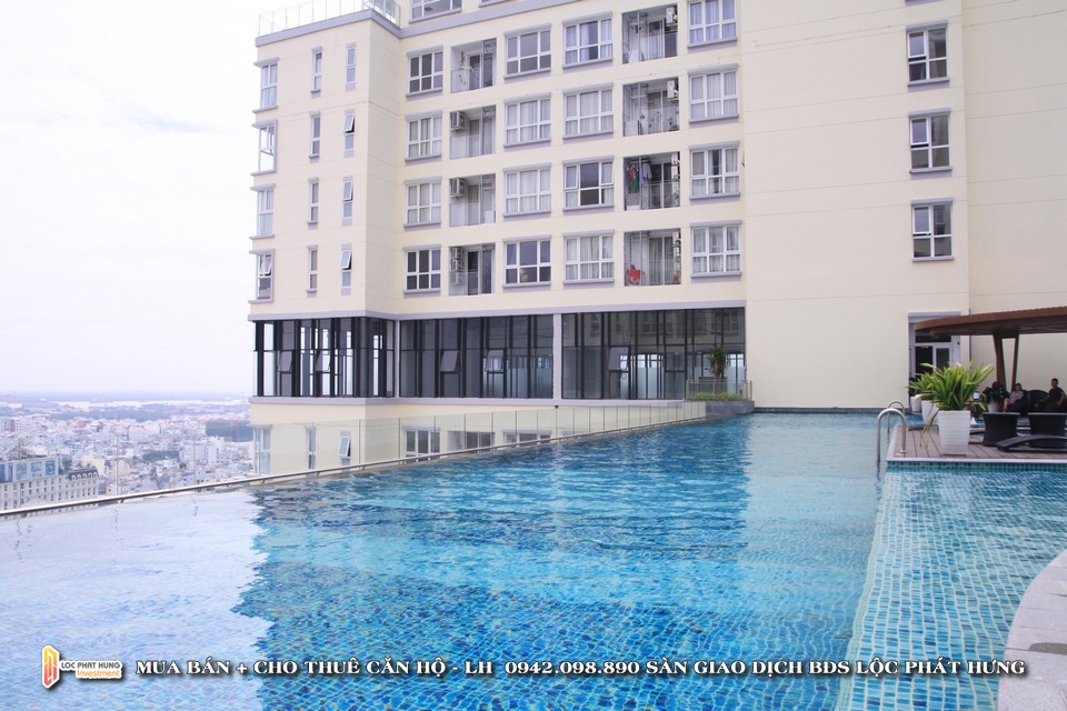 Hồ bơi miễn phí tại tầng 21 dự án căn hộ chung cư cho thuê The Golden Star Quận 7 - Liên hệ SGD BĐS Lộc Phát Hưng - Hotline 0942.098.890 - 0973.098.890 hỗ trợ xem thực tế các căn hộ