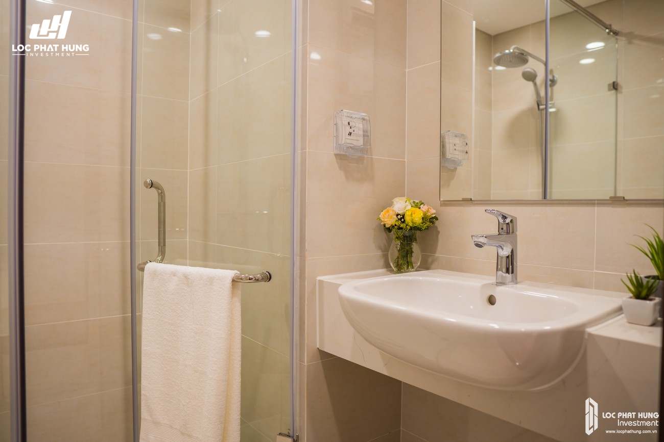 Nhà mẫu loại 2 phòng ngủ dự án căn hộ chung cư The Emerald Golf View Bình Dương chủ đầu tư Lê Phong - Thiết kế toilet