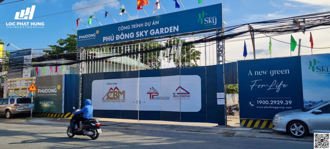 Cổng dự án Phú Đông Sky Garden tháng 5/2022