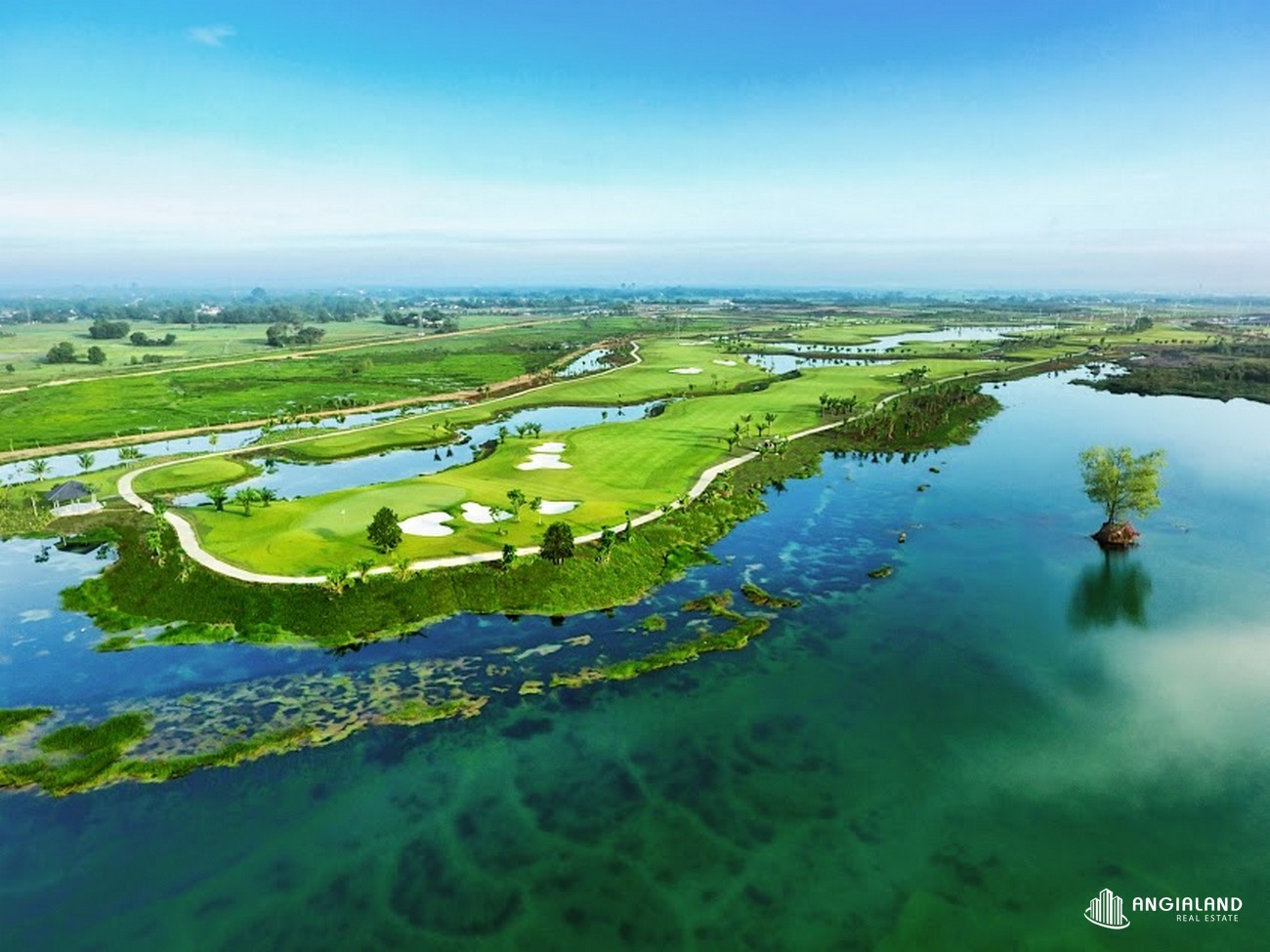 Phối cảnh sân golf tại dự án West Lakes Golf & Villas.