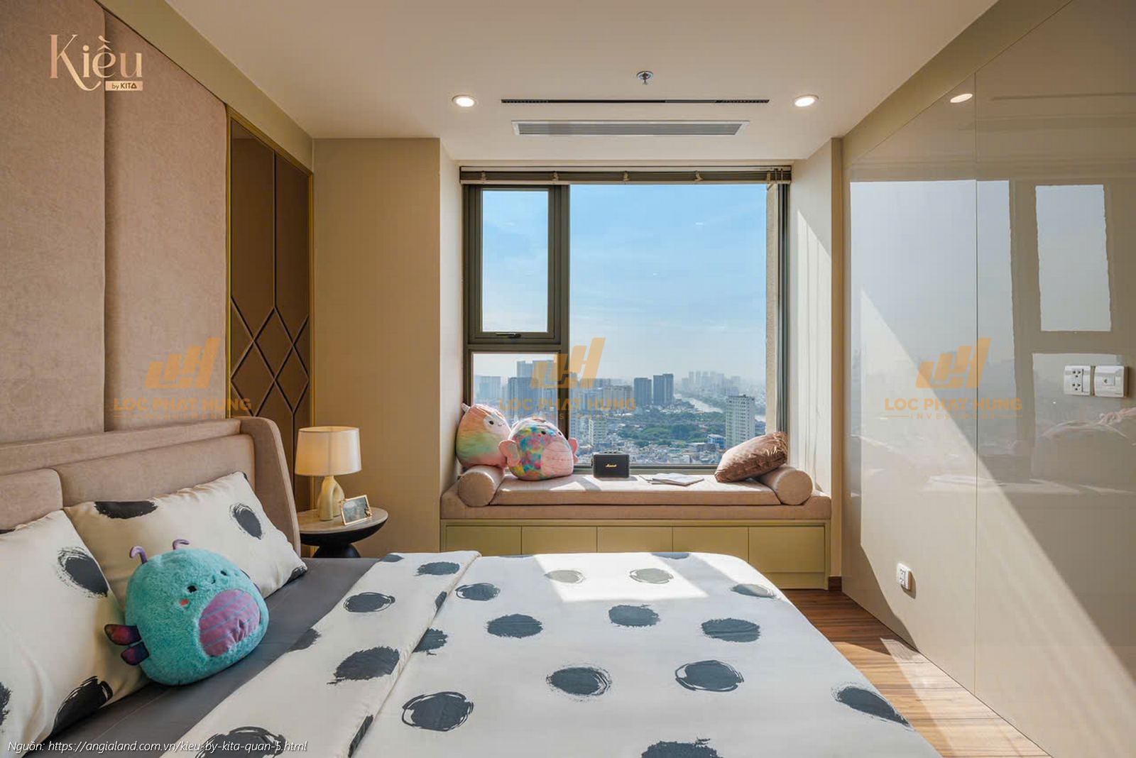 Không gian phòng ngủ master rộng rãi tại nhà mẫu căn hộ 23-02 (3PN 2WC, 155m2) dự án Kiều By Kita.