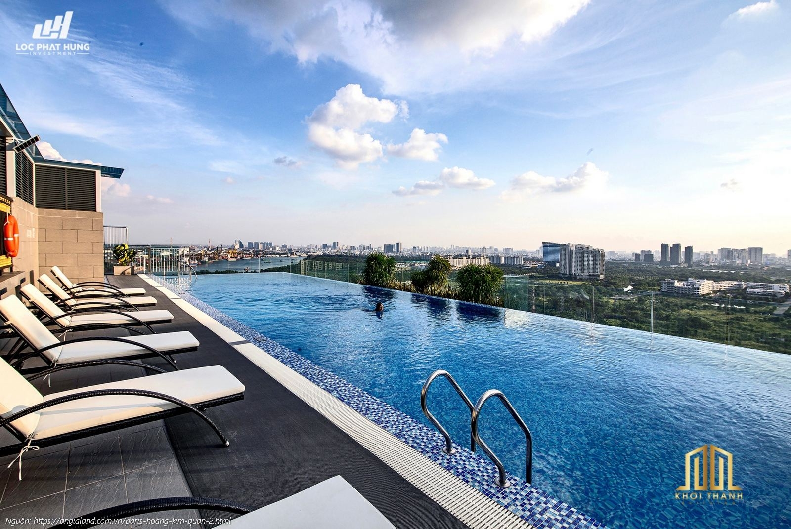 Tiện ích hồ bơi buổi sáng trong xanh tại dự án căn hộ Paris Hoàng Kim Quận 2