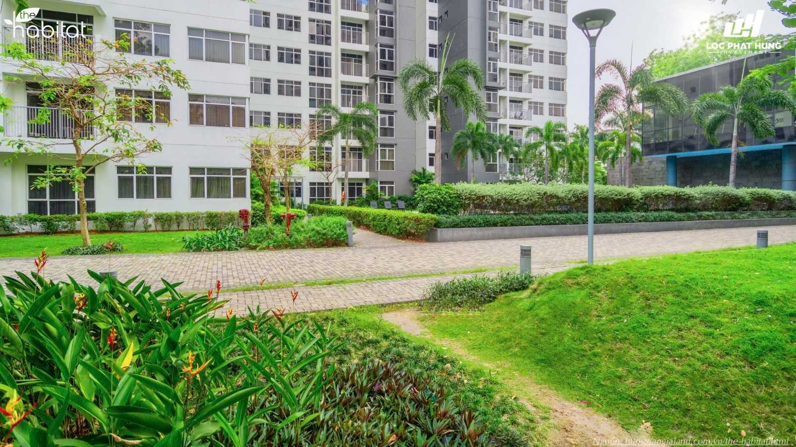 Công viên trung tâm và vườn dạo bộ trên cao tại tầng 3 chung cư cao cấp The Habitat Bình Dương
