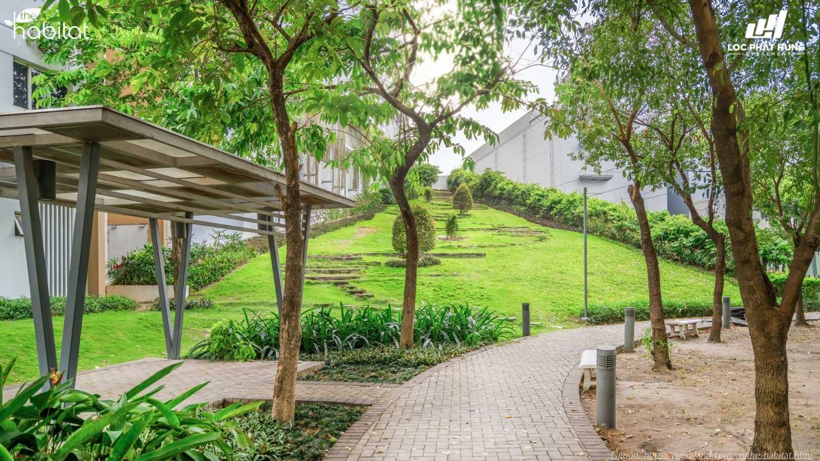 Công viên trung tâm và vườn dạo bộ trên cao tại tầng 3 chung cư cao cấp The Habitat Bình Dương