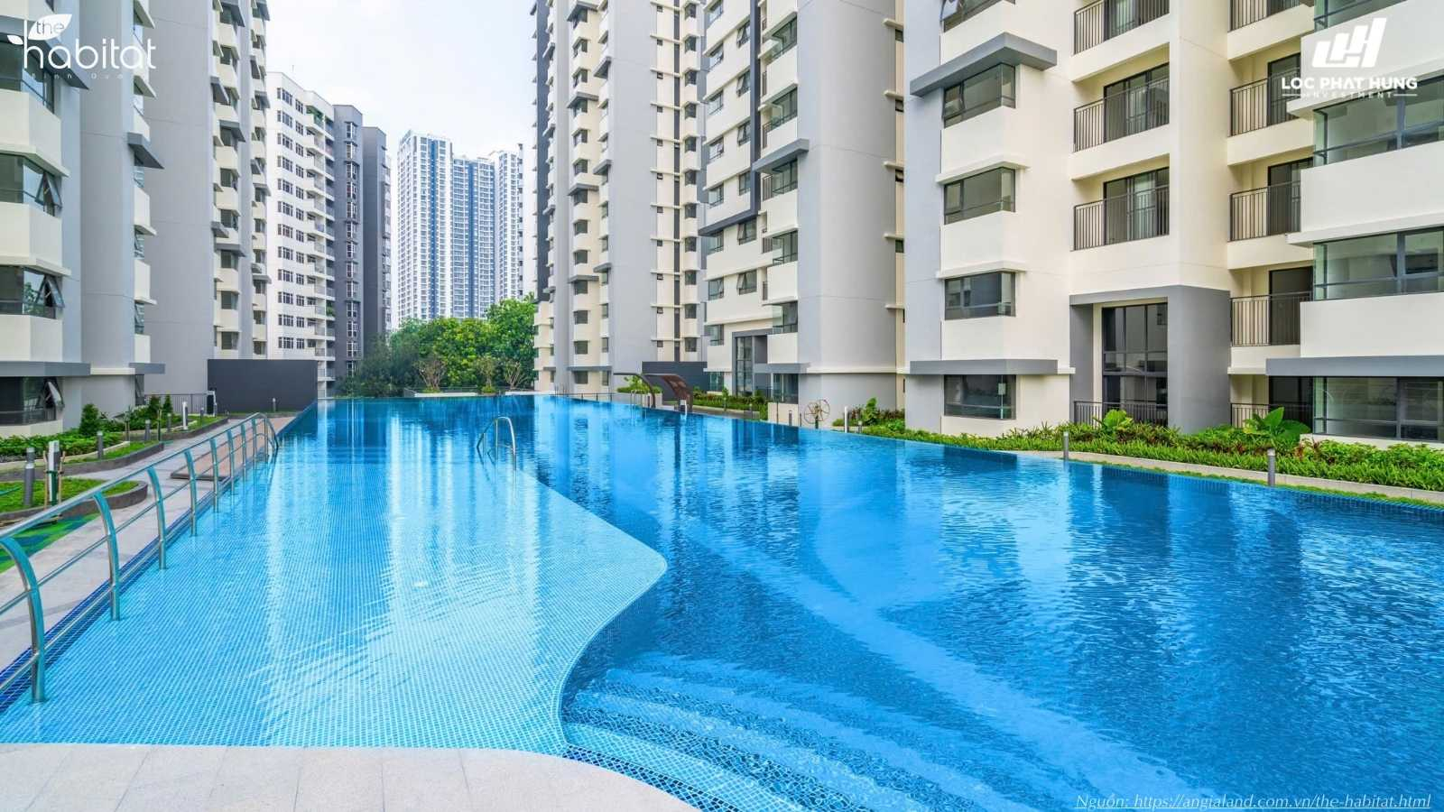 Tiện ích hồ bơi vô cực dài 50m tại tầng 3 dự án căn hộ chung cư The Habitat Bình Dương