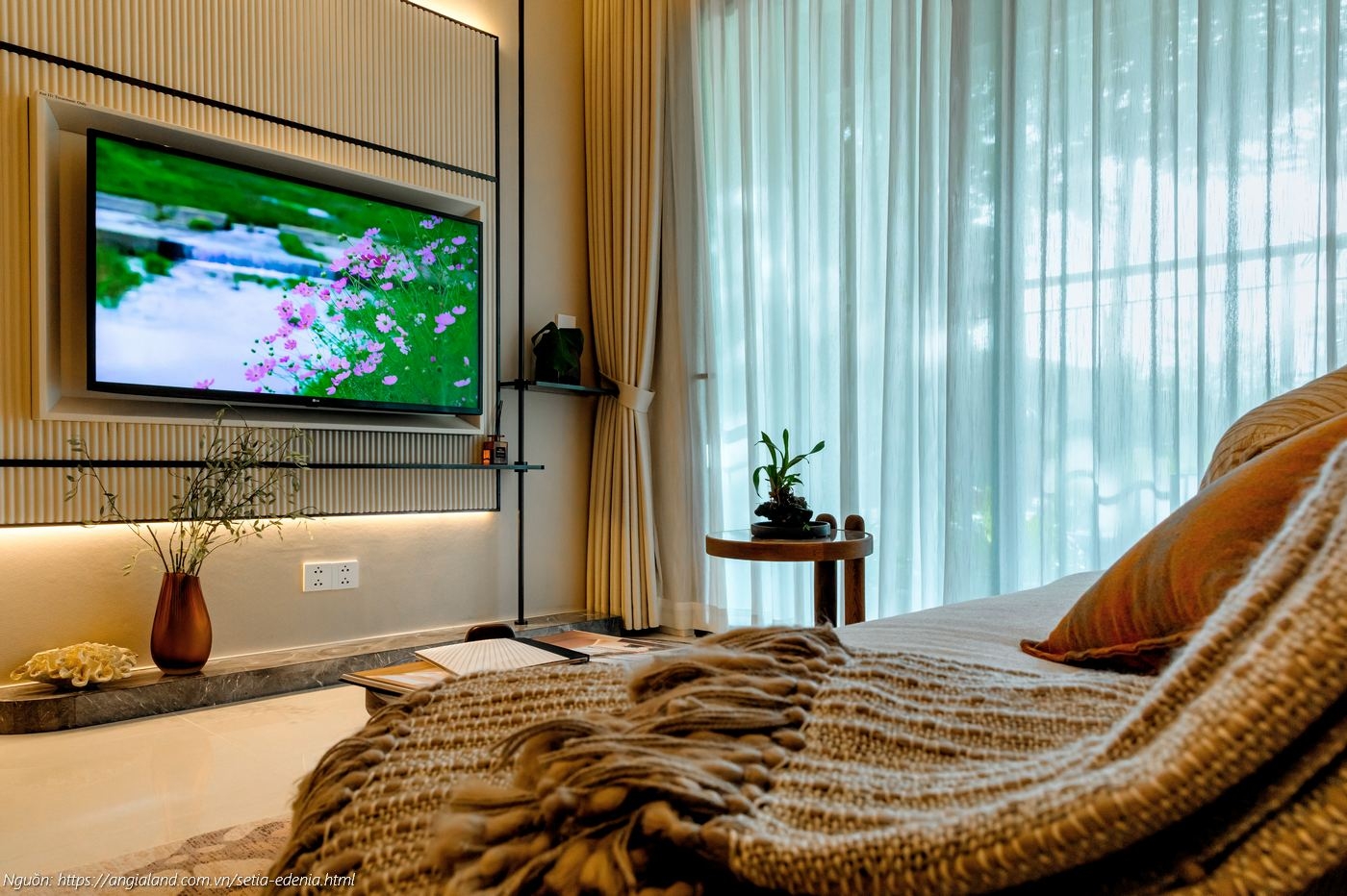 Thiết kế phòng khách nhà mẫu căn hộ Setia Edenia 2PN 2WC (diện tích 73m²) sang trọng