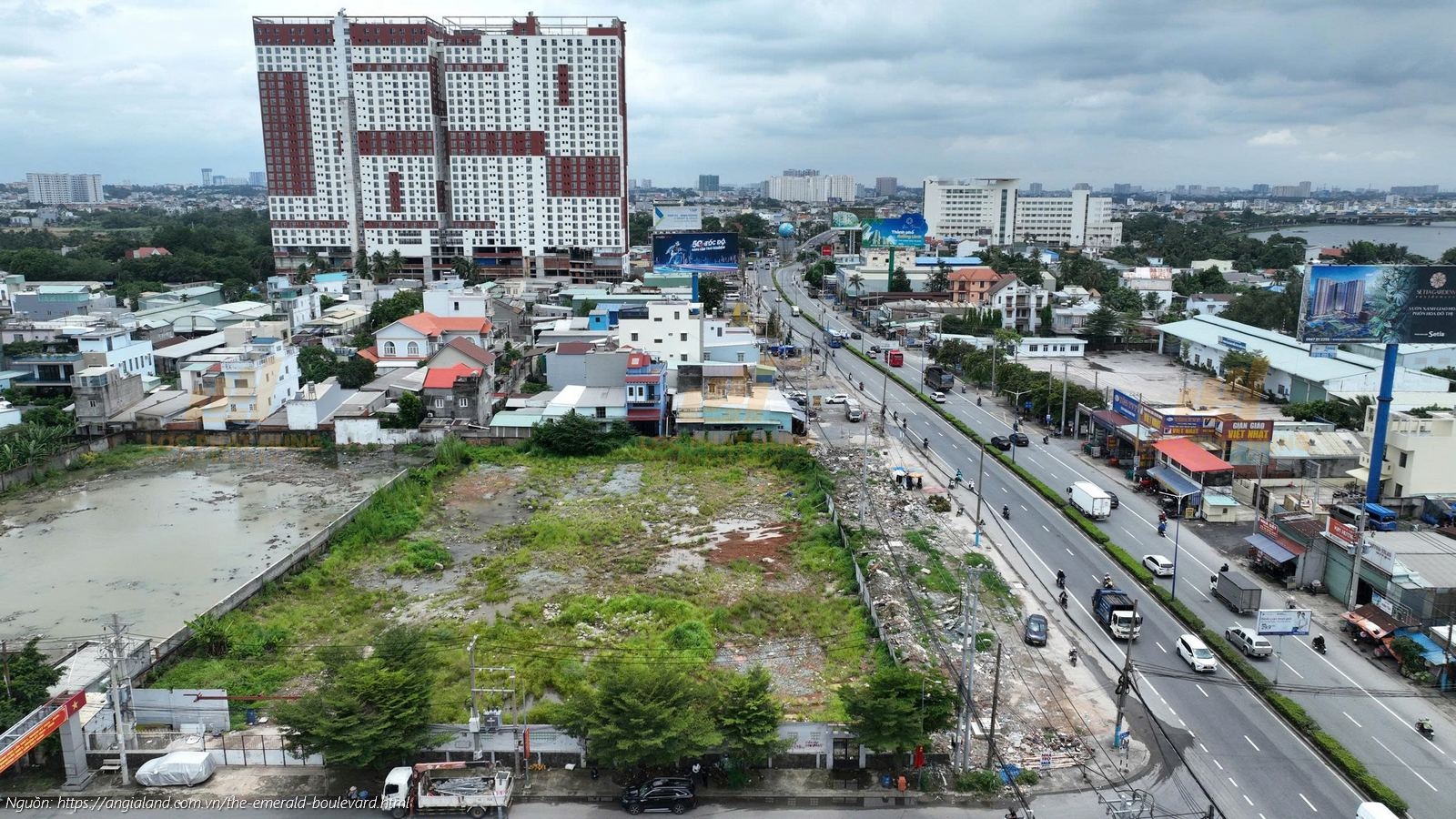 Tiến độ xây dựng dự án căn hộ chung cư The Emerald Boulevard Tháng 09/2025