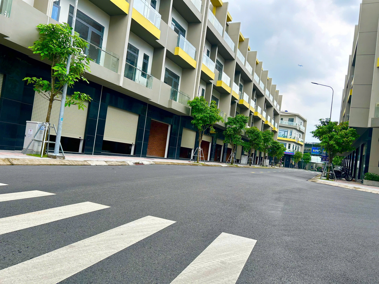 Hạ tầng vỉa hè và chiếu sáng tại Bcons Uni Valley