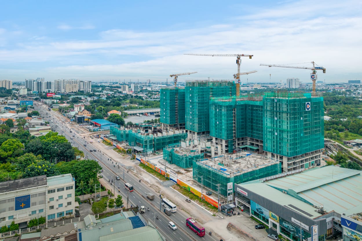 Tiến Độ Xây Dựng La Pura Công trường thi công La Pura nhộn nhịp