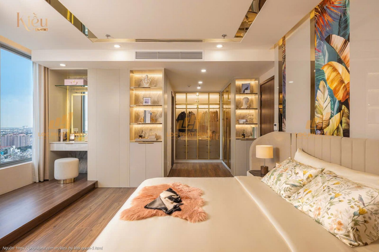 Không gian phòng ngủ master rộng rãi tại nhà mẫu căn hộ 23-02 (3PN 2WC, 155m2) dự án Kiều By Kita.