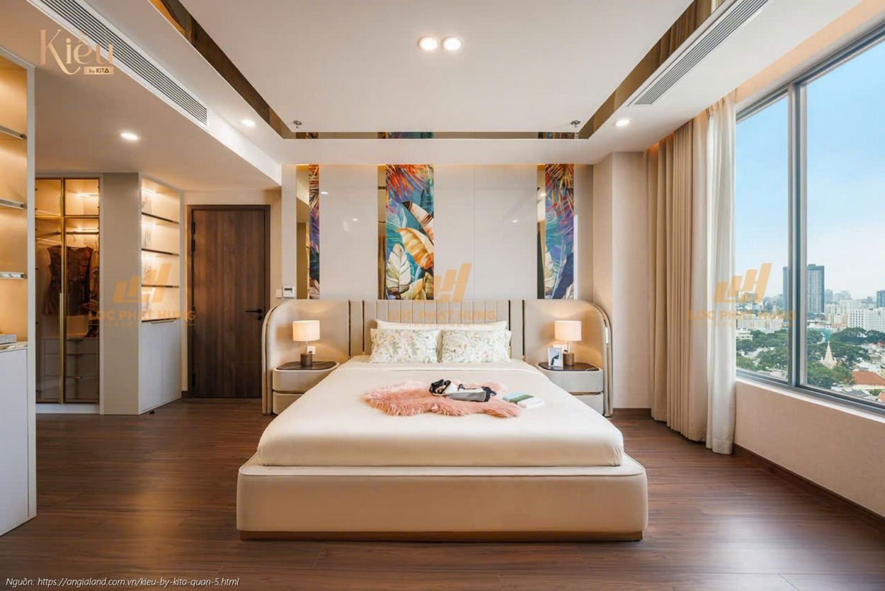 Không gian phòng ngủ master rộng rãi tại nhà mẫu căn hộ 23-02 (3PN 2WC, 155m2) dự án Kiều By Kita.