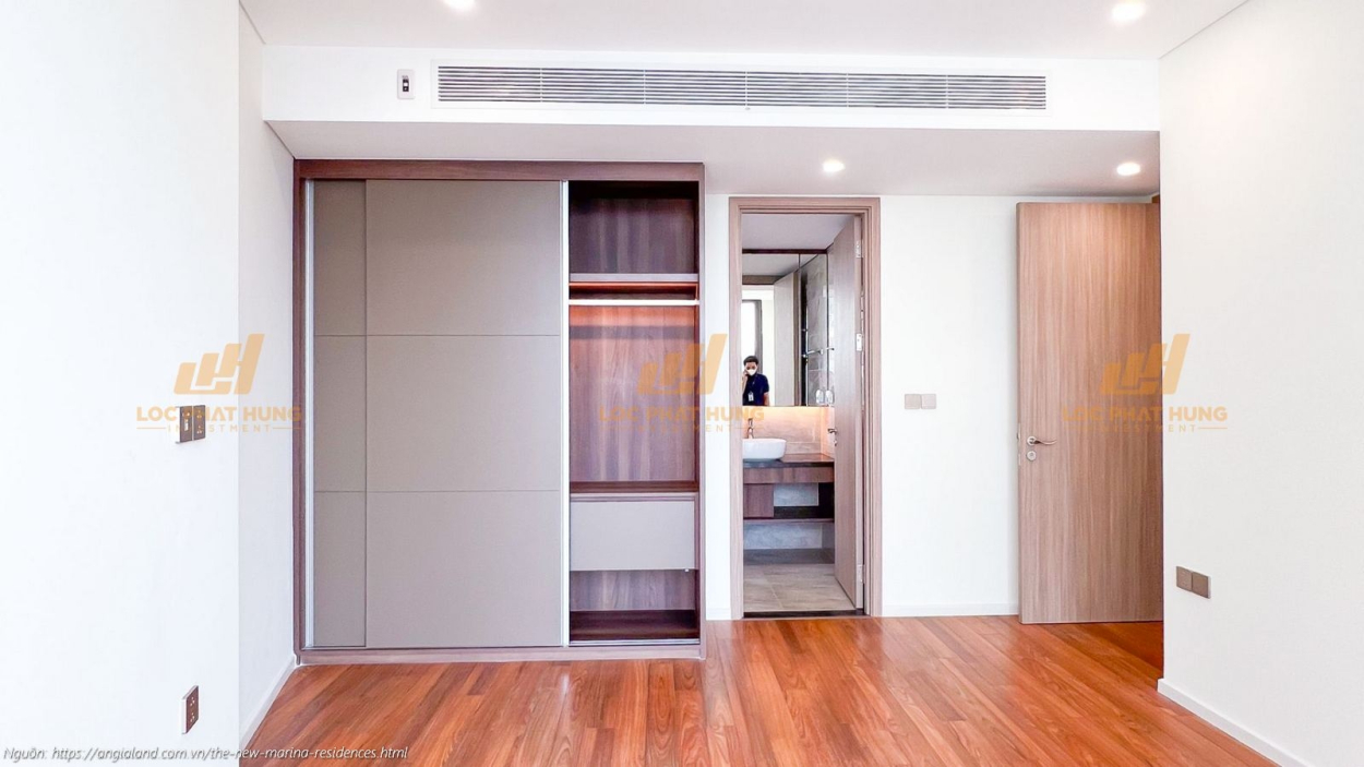 Vlasta Premier Nhà mẫu phòng ngủ master ấm cúng và sang trọng của căn hộ 1PN 55m² Vlasta Premier