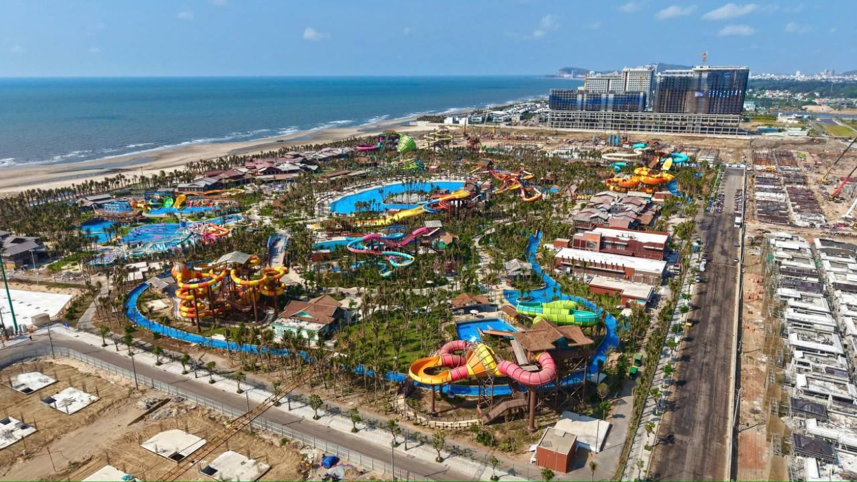 Máy móc thiết bị hiện đại tại công trường Sun Group